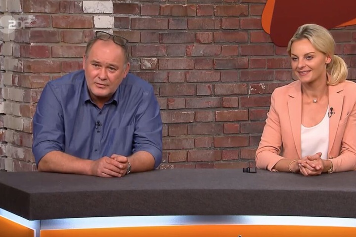 Insbesondere Walter Lehnertz und Susanne Steiger haben Interesse an der Kirchturmuhr.