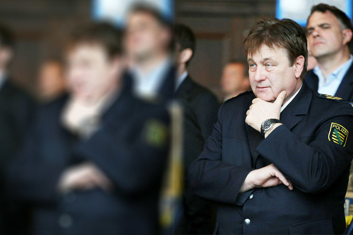 Hat die Stadt am Wochenende voller Besucher: Leipzigs Polizeipräsident Bernd Merbitz (61) feilt am Sicherheitskonzept.