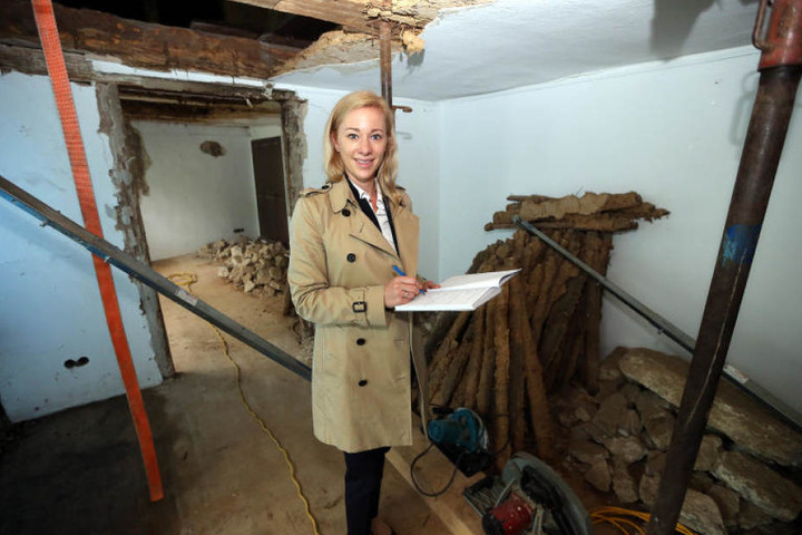 Bauherrin Nicole Kapitza will im Frühjahr oder Sommer 2018 ihre Kanzlei in dem alten Haus eröffnen. Bis dahin ist noch einiges zu tun.