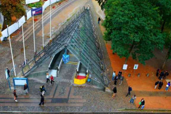 Die "Tüte" in Bielefeld lockt keine Architektur-Liebhaber an, sondern Alkoholiker, Junkies und Obdachlose.