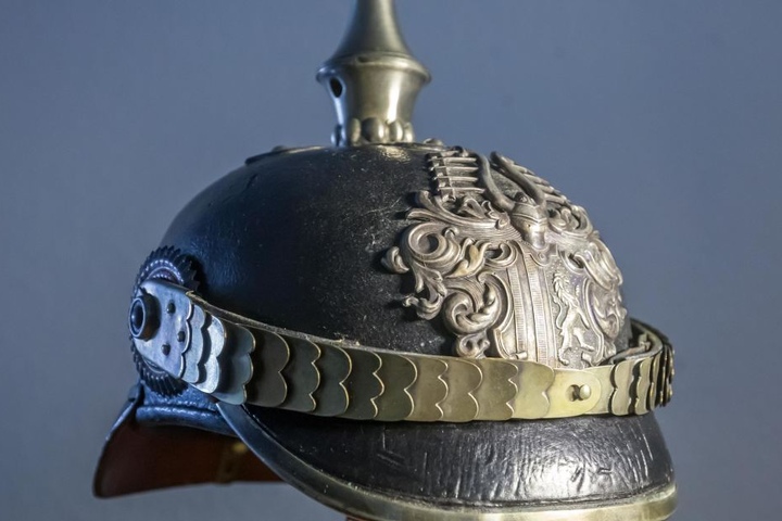 Heute Helm, damals Haube: Eine Pickelhaube der Chemnitzer Polizei um 1920.