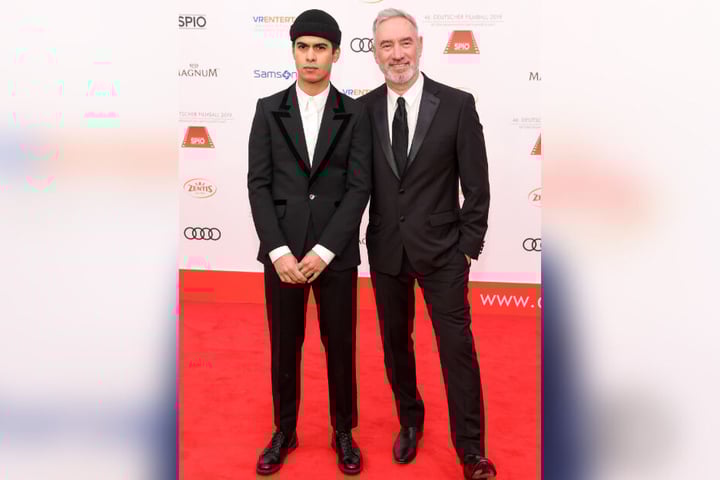 Regisseur Roland Emmerich (r) kam mit seinem Mann Gerardo Soto.