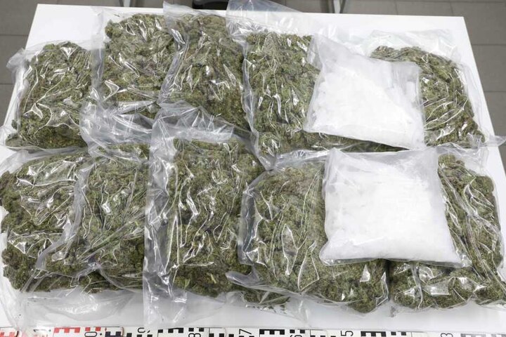 In Summe handelte es sich um fünf Kilogramm Marihuana und zwei Kilogramm Crystal mit einem geschätzten Schwarzmarktwert von annähernd 150.000 Euro.