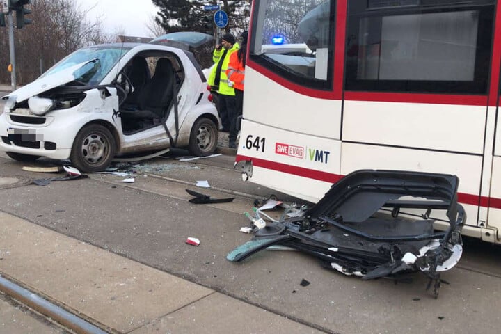 Die Fahrerin des Autos wurde schwer verletzt.