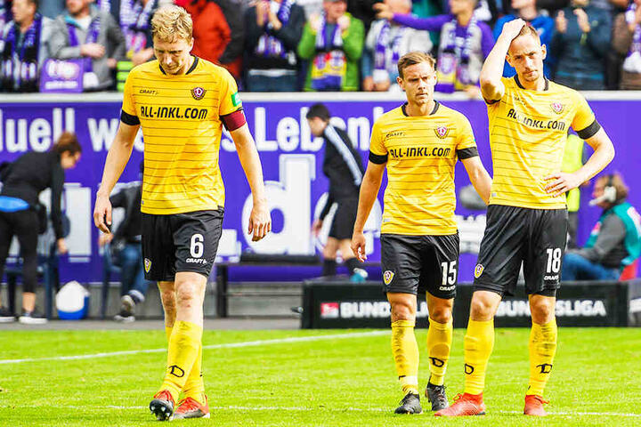 Mit hängenden Köpfen und verbitterten Mienen schlichen Marco Hartmann, Chris Löwe und Jannik Müller (v.l.) in Aue vom Platz.