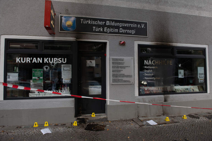 Auf einen türkischen Bildungsverein in Berlin-Neukölln ist am 20.09.2018 mutmaßlich ein Brandanschlagverübt worden.