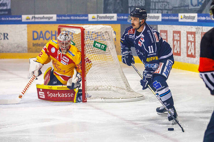 Steven Rupprich (r.) stellte sich wie der Rest der Eislöwen in den Dienst der Mannschaft.