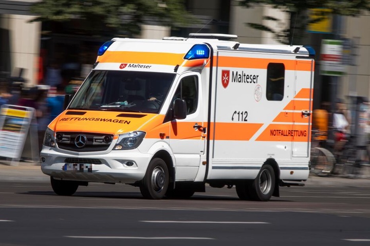 Der Mann erlitt einen offenen Oberschenkelbruch. (Symbolbild)