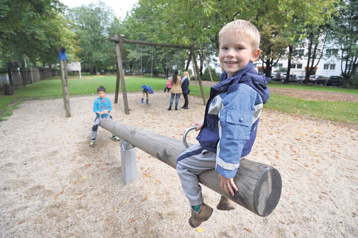 Kirill (7) und Arsenji (5) hatten gestern Spaß auf der Wippe. Sie spielen
regelmäßig hier.
