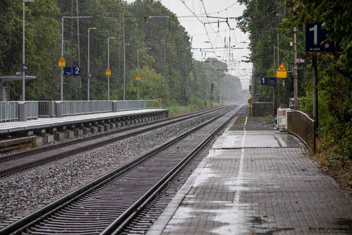 Trotz der Rettungsbemühungen ist die Frau noch am Ort gestorben.
