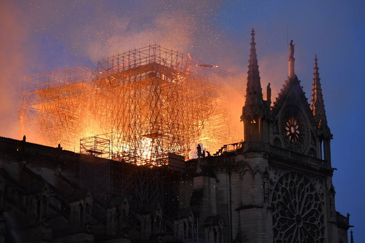 Am Montag war ein verheerendes Feuer in der Pariser Kathedrale Notre-Dame ausgebrochen.