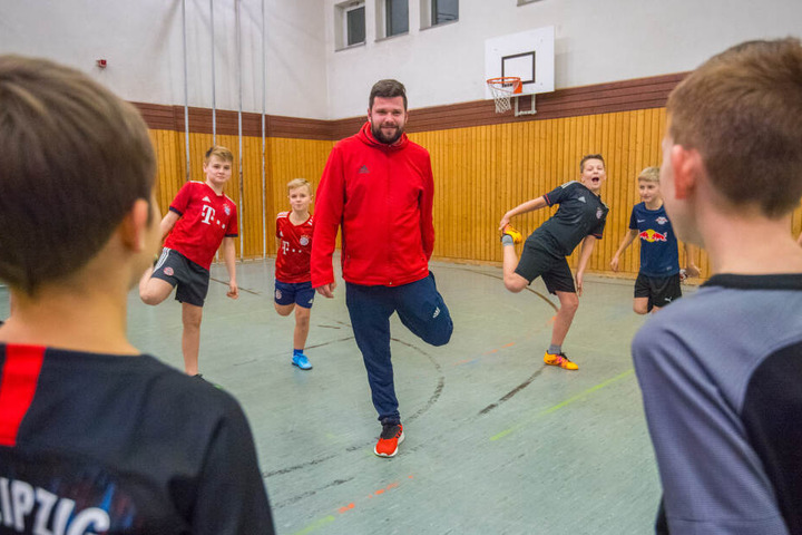 Aufwärmübungen gehören zu jeden Training dazu.