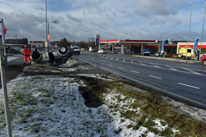 Der Fahrer des Wagens musste ins Krankenhaus gebracht werden.
