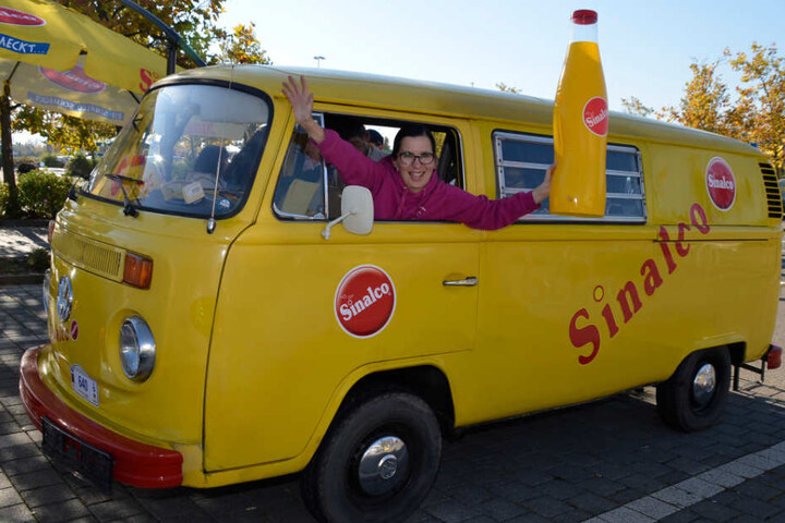 Klassischer Oldtimer: ein VW Bulli.