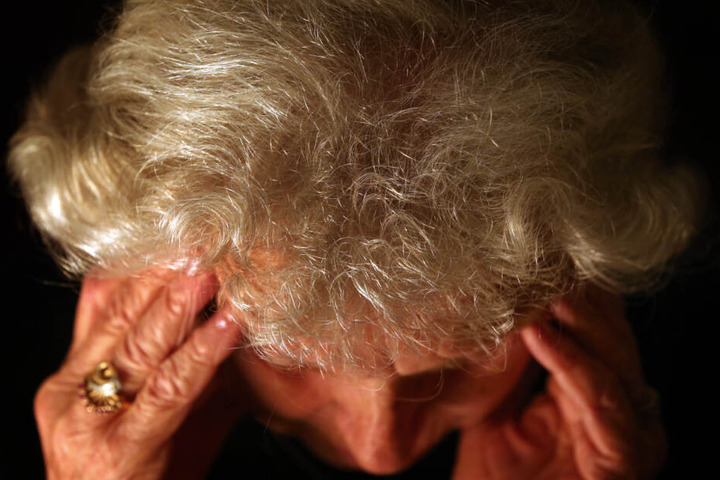 In den nächsten Jahren könnten allein in Bayern bereits mehr als 300.000 Menschen von Demenz betroffen sein. (Symbolbild)