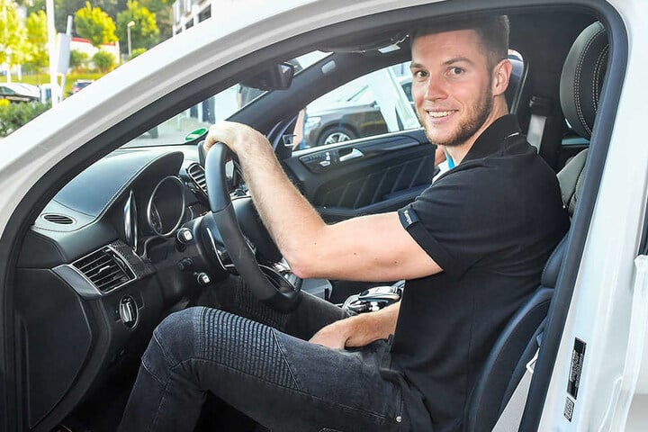 Nils Kretschmer durfte einen Mercedes-AMG GLE testen und war - wie alle Recken des HC Elbflorenz - begeistert.