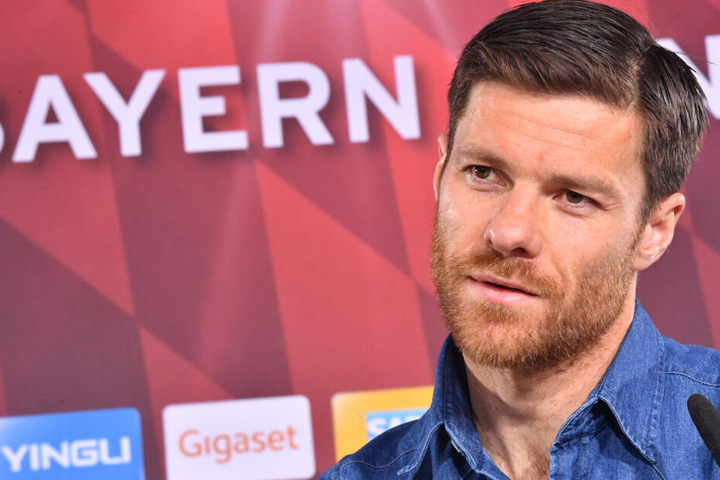 Xabi Alonso stand unter anderem für den FC Bayern München als Spieler auf dem grünen Rasen.