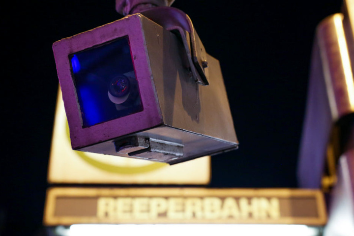 Sicherheitskameras an der Reeperbahn werden den Vorfall aufgenommen haben.