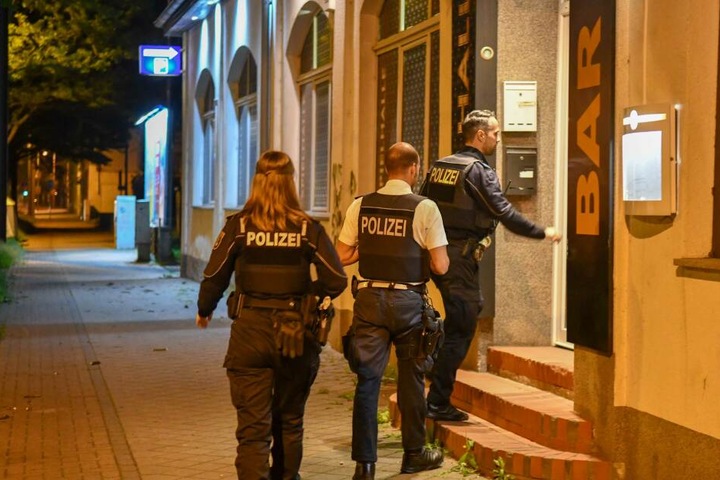 Die beiden Täter (20, 30) wurden kurz darauf geschnappt.