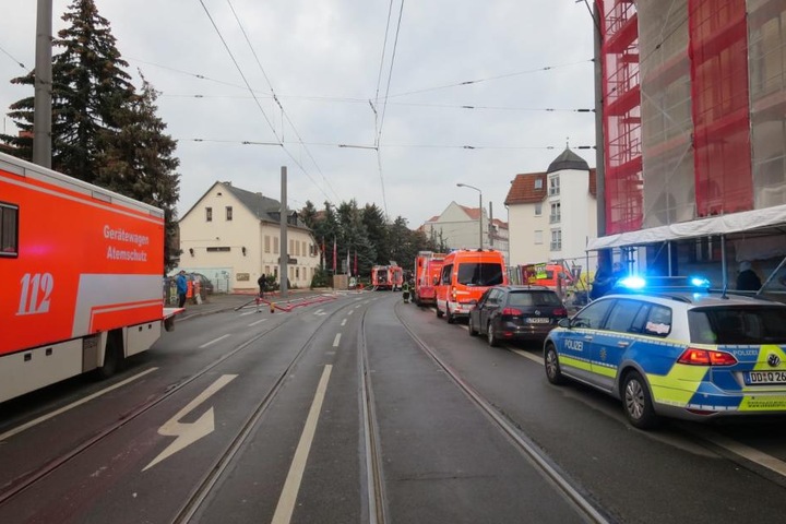 Feuerwehreinsatz in der Bornaischen Straße in Leipzig am Freitagmorgen.