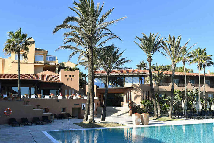 Tolle Anlage, Palmen, Pool ... wie schon im Januar 2017 residieren die Dynamos auch diesmal im noblen "Hotel Guadalmina", das keine Wünsche offen lässt.