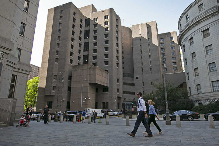 Das Metropolitan Correctional Center Jail in Lower Manhatten. In diesem Gefängnis wartete Milliardär Jeffrey Epstein auf seinen Prozess.
