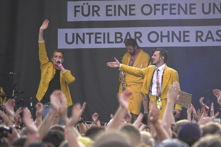 Felix Kummer von Kraftklub trat zusammen mit Alligatoah auf.