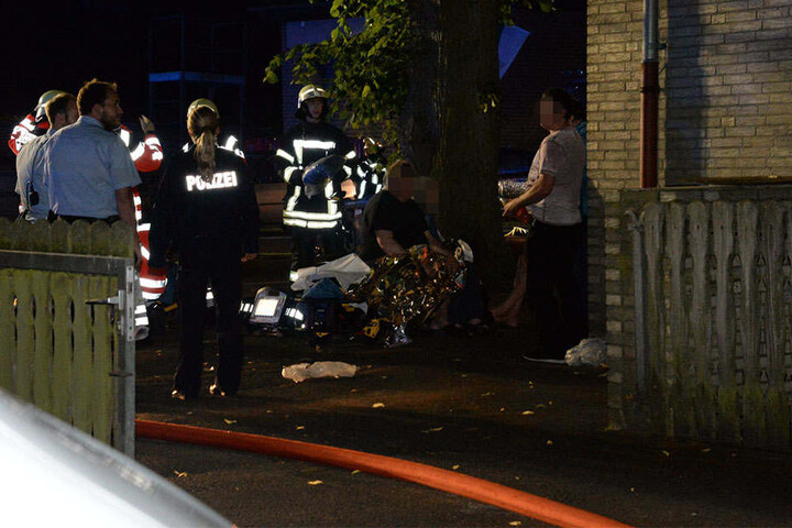 Polizei und Feuerwehr waren im Einsatz, um die Menschen zu versorgen.