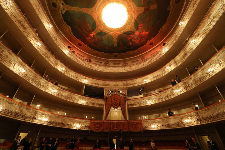 Im Michailowski-Theater findet beim Opernball die Gala statt, zu Schmaus und Tanz ziehen die Gäste danach in die Philharmonie um.