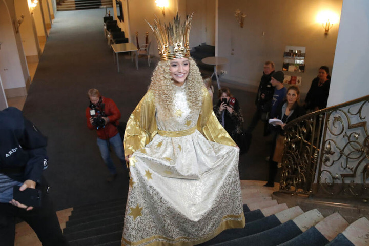 Die 17-jährige wurde für die nächsten zwei Jahre als Christkind gewählt und wird am 29.11. traditionell den Nürnberger Christkindlesmarkt eröffnen.