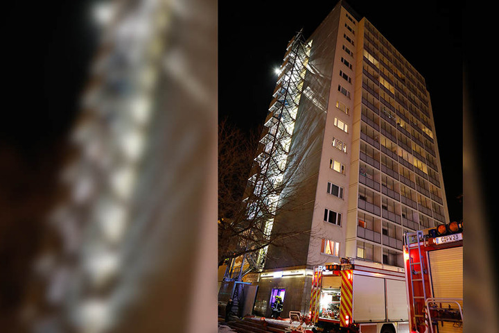 In dem Hochhaus hat es einen Brand im ersten Stock gegeben.