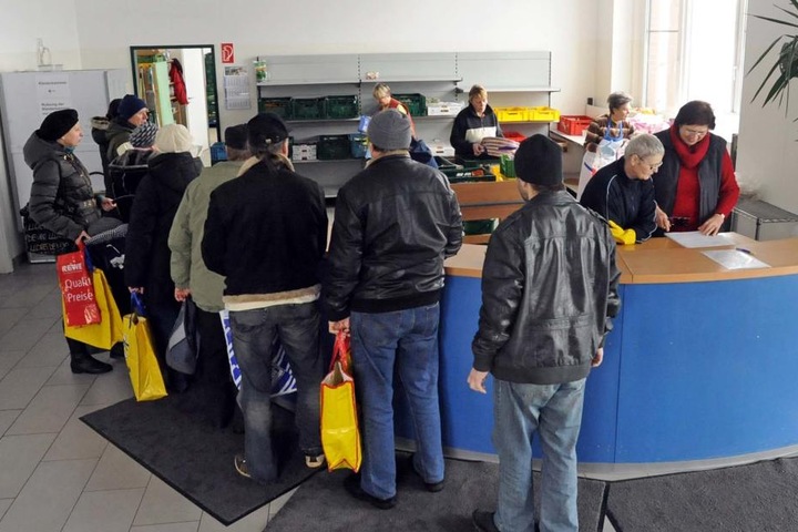 Gerade für die Tafelkunden wäre das Sozialticket eine spürbare Entlastung.
Sozial Schwache sind auf öffentliche Verkehrsmittel angewiesen.