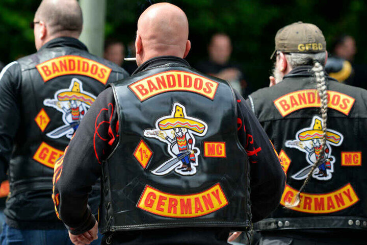 Die Festgenommenen sollen zum Zeitpunkt der Tat Mitglieder der Rocker-Gruppe "Bandidos" gewesen sein (Symbolbild).