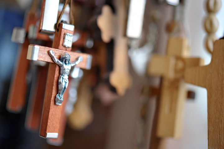 In der Verwaltung der katholischen Kirche sollen Frauen gefördert werden. (Symbolbild)