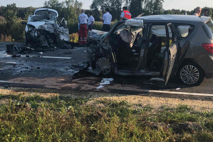 Ein 75 Jahre alter Hyundai-Fahrer wurde bei dem Unfall auf der B8 tödlich verletzt.