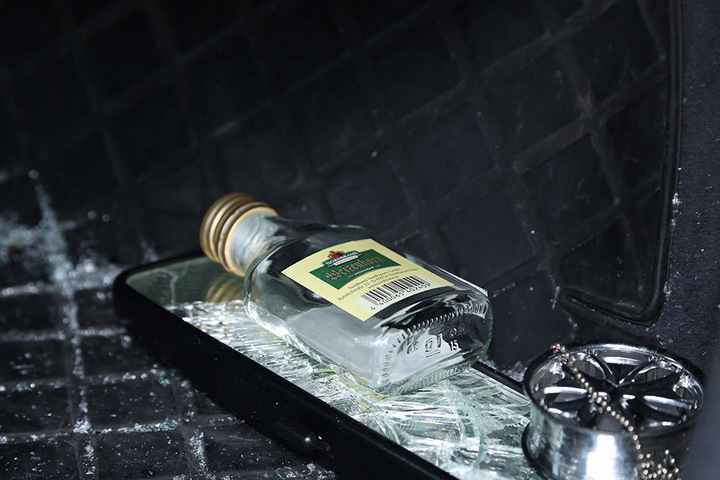 Der Fahrer war zum Tatzeitpunkt schwer alkoholisiert. Ein Atemtest ergab einen Pegel von 2,5 Promille.