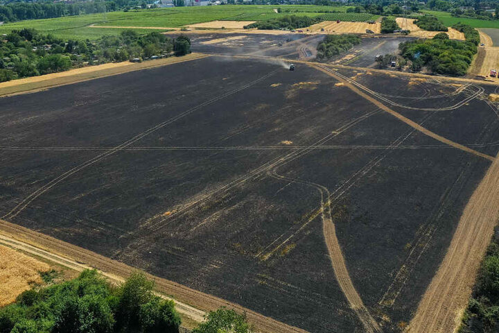 Der Brand hinterließ eine völlig verkohlte Fläche.