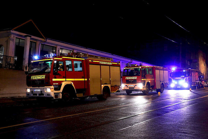 Die Feuerwehr ist im EInsatz.