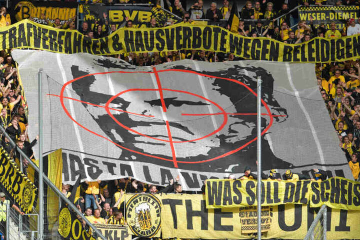 Beim Hinspiel im September 2018 in der ehemaligen Rhein-Neckar-Arena in Sinsheim: BVB-Fans zeigten TSG-Hoffenheim-Mäzen Dietmar Hopp im Fadenkreuz.