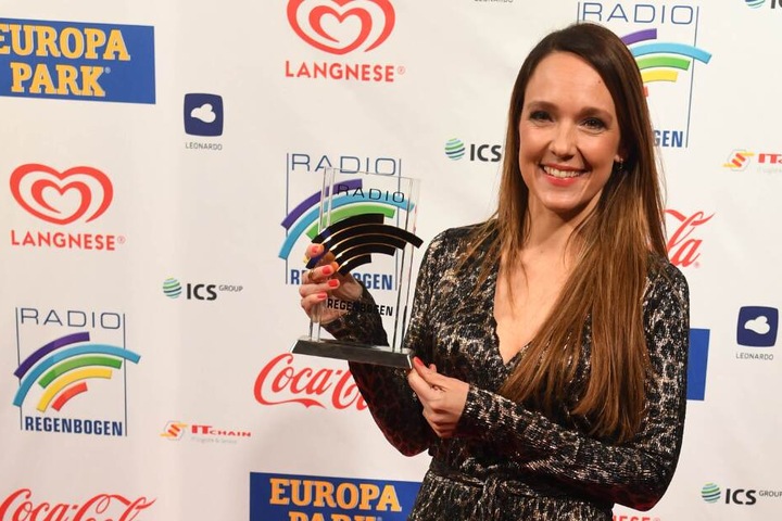 Kebekus bekam den Award am Freitagabend in Rust verliehen.
