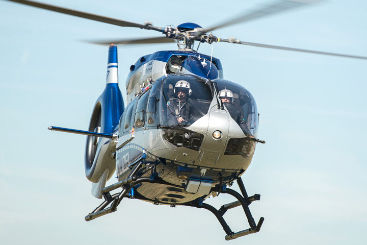 Ein Polizeihubschrauber kreiste über Kiel. (Symbolbild)