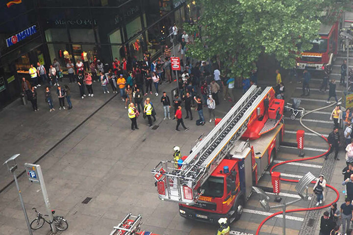Die Feuerwehr war mit mehreren Wagen im Einsatz.