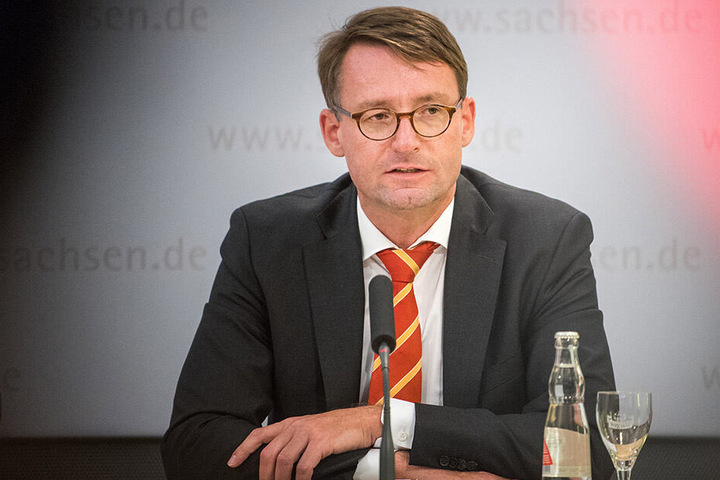 Innenminister Roland Wöller (48, CDU) will sich nicht allein auf Erfahrungen in anderen Bundesländern verlassen.