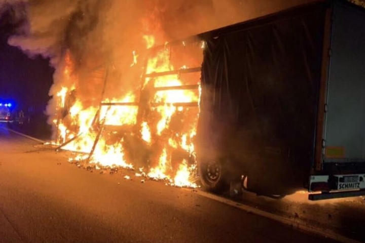 Das Feuer breitet sich rasend schnell aus.