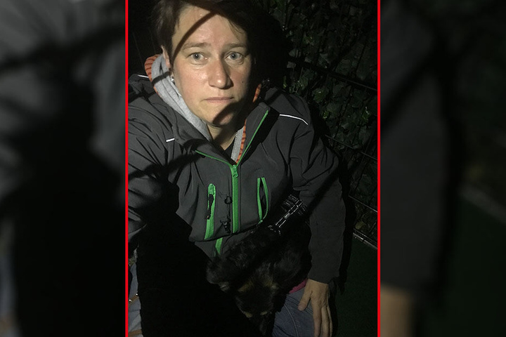 Hundeführerin Katja Culbertson (47) nahm Maika aus der Lebendfalle.