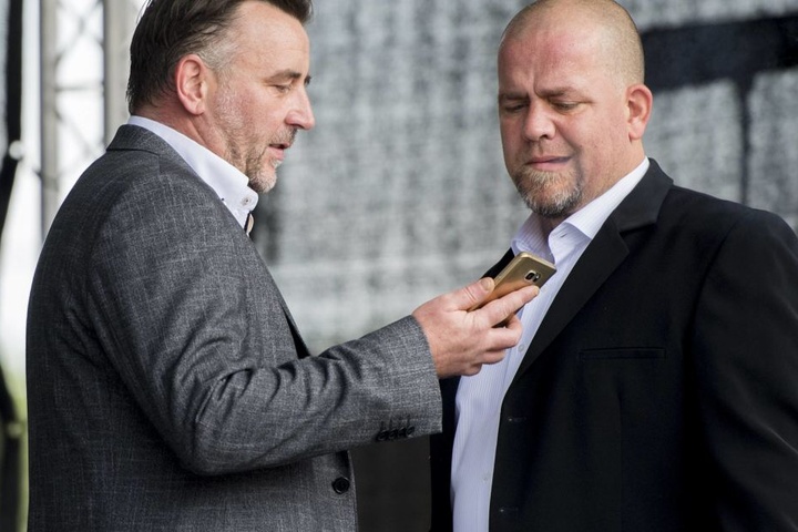 Hat PEGIDA-Chef Lutz Bachmann (li.) einen Maulwurf bei der Polizei?