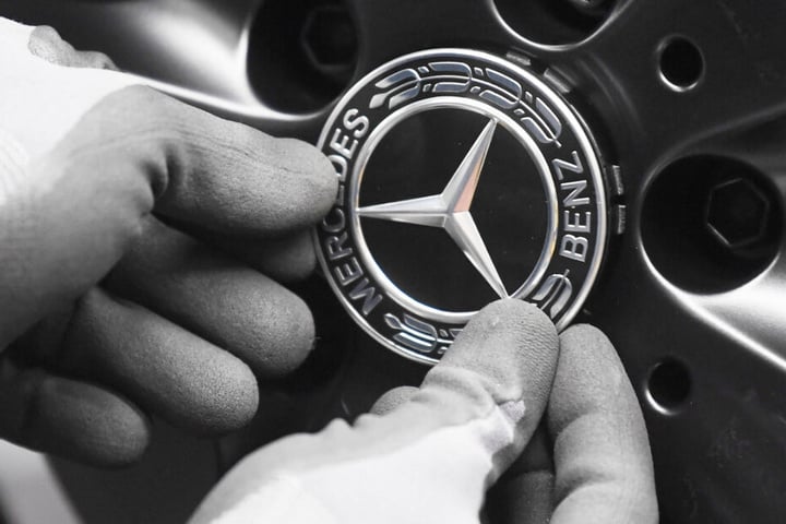 Der Dieselskandal wird für Daimler nochmals teurer. (Symbolbild)