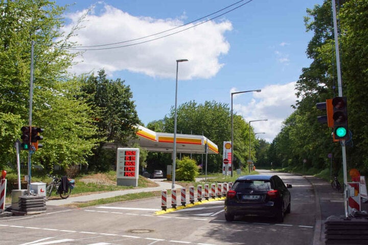 An der Kreuzung wurde am Montag eine provisorische Ampel eingerichtet.