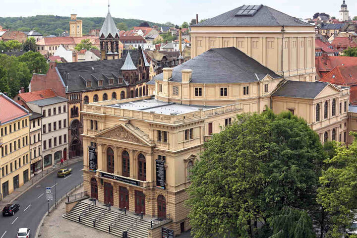 Ein Ensemblemitglied des Altenburger Theaters wurde von einer Horde junger Erwachsener angepöbelt.