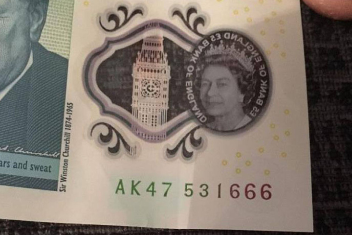 Diese vier Buchstaben, nämlich AK47, machen die Banknote so begehrt.